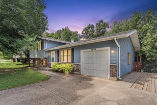 2504 W Fairview Lane, Mchenry, IL 60051
