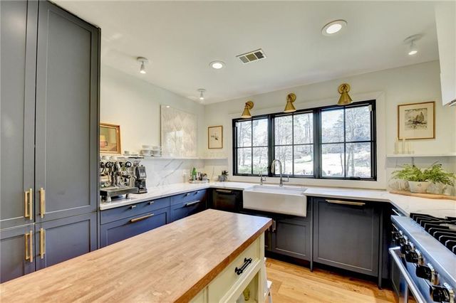 2582 Kenwood Drive, Duluth, GA 30096