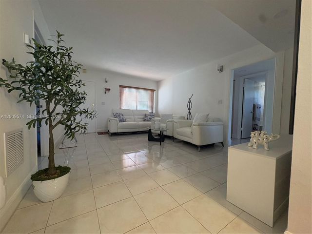 8025 SW 107th Ave 219, Miami, FL 33173