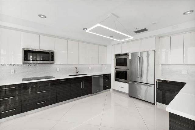19955 NE 38th Court 2205, Aventura, FL 33180