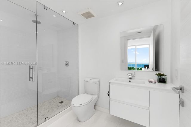 19955 NE 38th Court 2205, Aventura, FL 33180