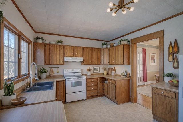 321 S Parker Drive, Janesville, WI 53545