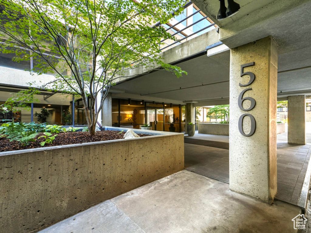 Image 3 of property listing at 560 E SOUTH TEMPLE #C101, Salt Lake City, UT 84102