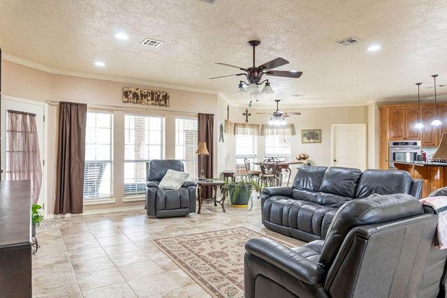 318 Peppertree, Village Mills, TX 77663