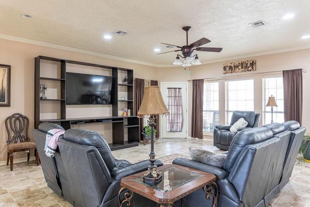 318 Peppertree, Village Mills, TX 77663