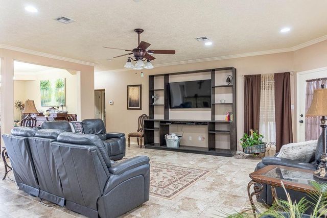 318 Peppertree, Village Mills, TX 77663