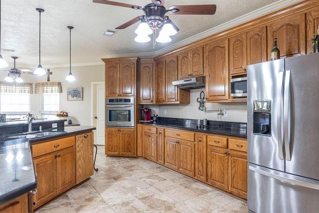 318 Peppertree, Village Mills, TX 77663