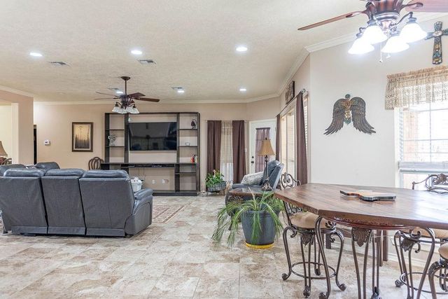 318 Peppertree, Village Mills, TX 77663