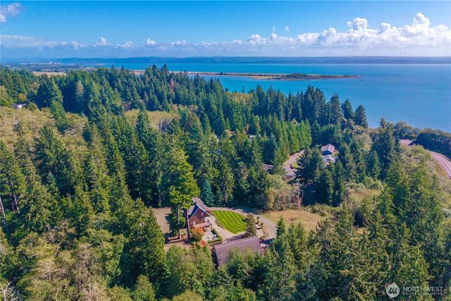 24 Broadway Hill Road, Hoquiam, WA 98550