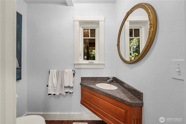 24 Broadway Hill Road, Hoquiam, WA 98550