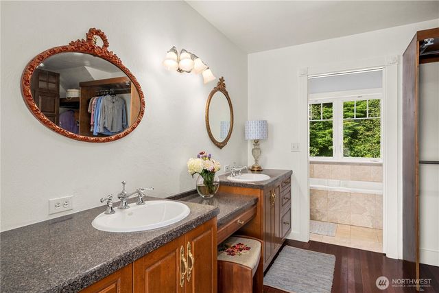 24 Broadway Hill Road, Hoquiam, WA 98550