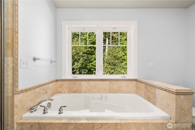 24 Broadway Hill Road, Hoquiam, WA 98550