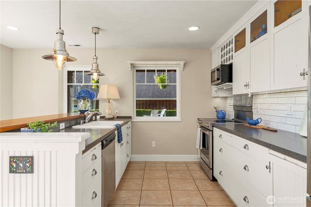 24 Broadway Hill Road, Hoquiam, WA 98550