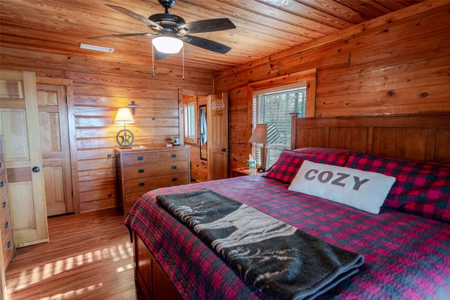 704 County Road 2601, Pittsburg, TX 75686