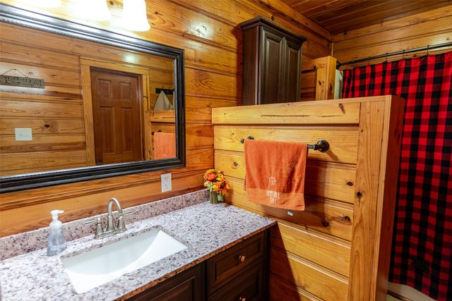 704 County Road 2601, Pittsburg, TX 75686