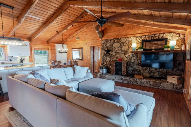 704 County Road 2601, Pittsburg, TX 75686