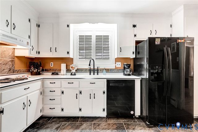 9320 Three Chopt Rd, Henrico, VA 23229