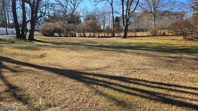 8 Castle Pl, Long Hill Twp., NJ 07933