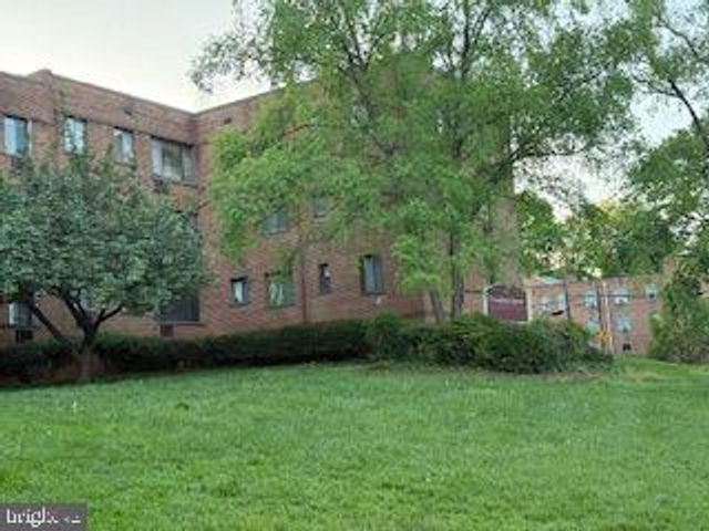 4715 1ST ST SW #302, Washington, DC 20032