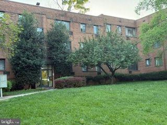 4715 1ST ST SW #302, Washington, DC 20032