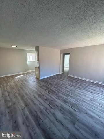 4715 1ST ST SW #302, Washington, DC 20032