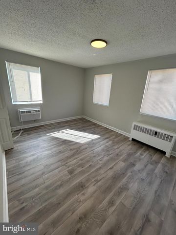 4715 1ST ST SW #302, Washington, DC 20032