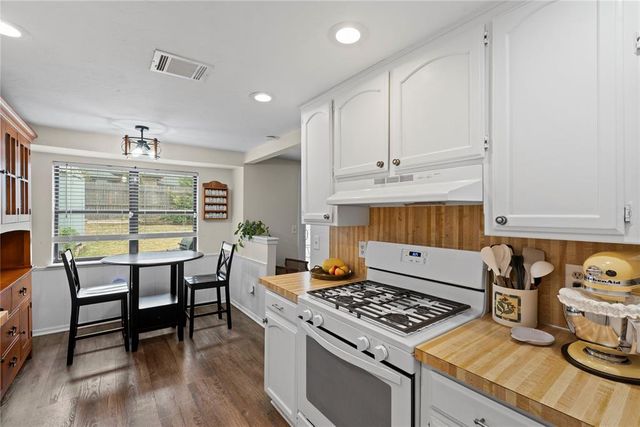 701 Cherryvale Road, Edmond, OK 73003