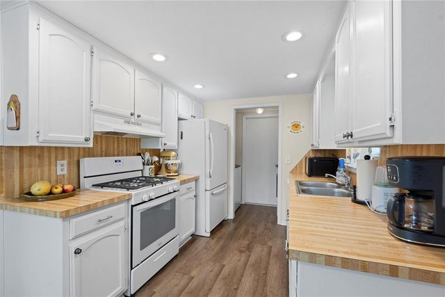 701 Cherryvale Road, Edmond, OK 73003