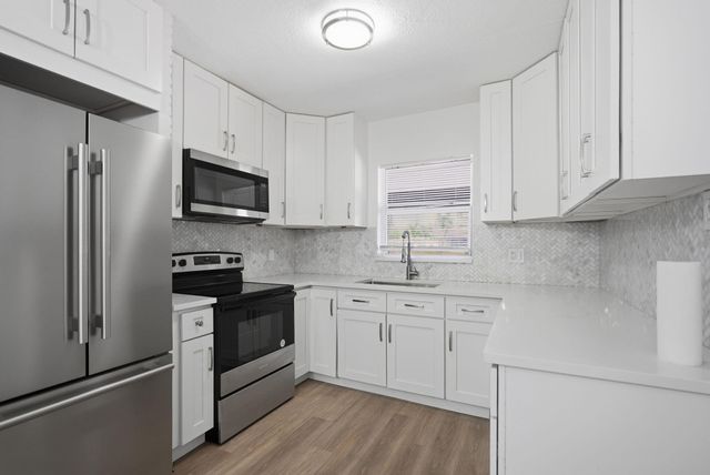 4630 NE 3rd Terrace, Oakland Park, FL 33334