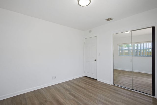 4630 NE 3rd Terrace, Oakland Park, FL 33334