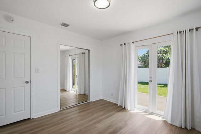 4630 NE 3rd Terrace, Oakland Park, FL 33334