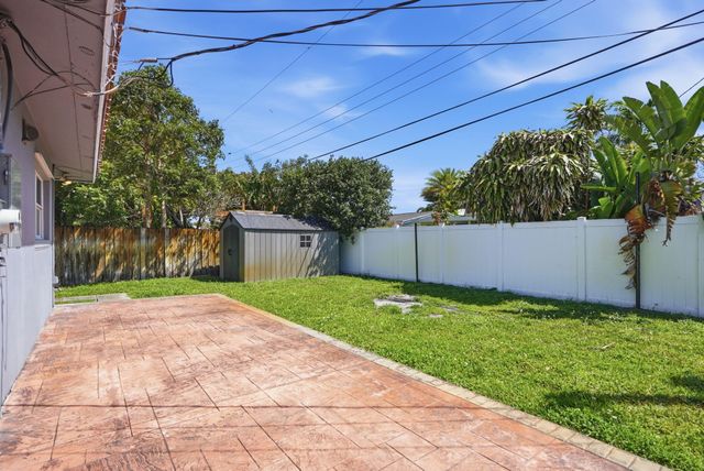 4630 NE 3rd Terrace, Oakland Park, FL 33334