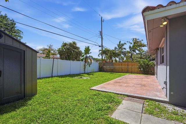 4630 NE 3rd Terrace, Oakland Park, FL 33334