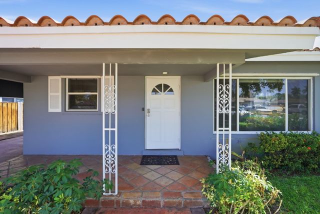 4630 NE 3rd Terrace, Oakland Park, FL 33334