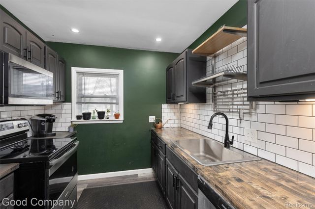 20315 Lancaster Street, Harper Woods, MI 48225