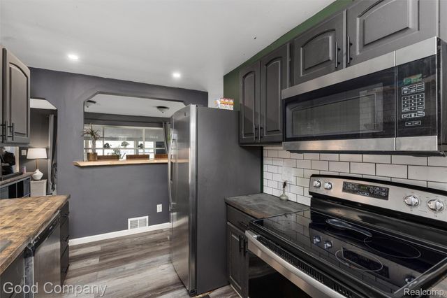 20315 Lancaster Street, Harper Woods, MI 48225