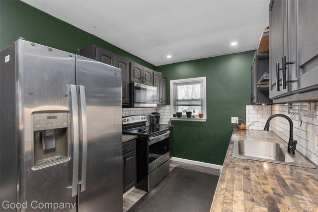 20315 Lancaster Street, Harper Woods, MI 48225