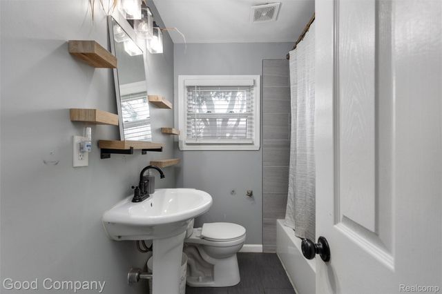 20315 Lancaster Street, Harper Woods, MI 48225