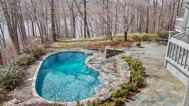 29 High Point Drive, East Hampton, CT 06424