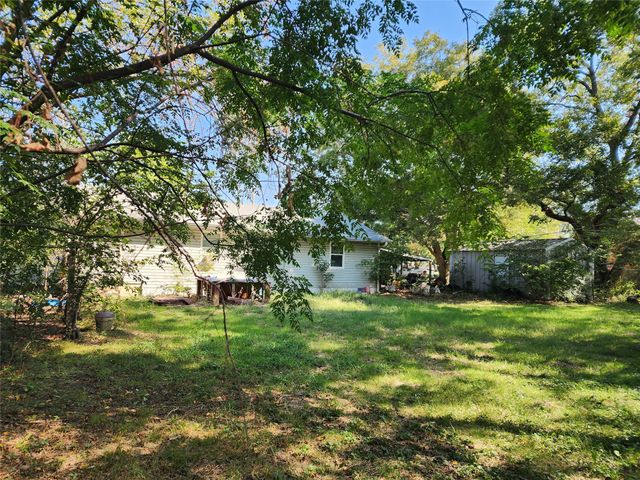 1102 Sherman Street, Tioga, TX 76271