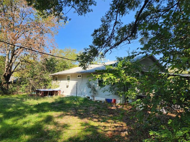 1102 Sherman Street, Tioga, TX 76271