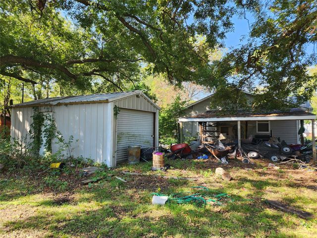 1102 Sherman Street, Tioga, TX 76271