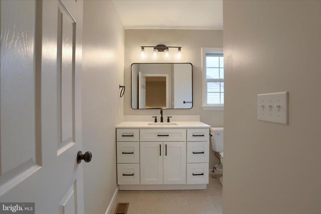 1199 CROSS CREEK DR, Mechanicsburg, PA 17050