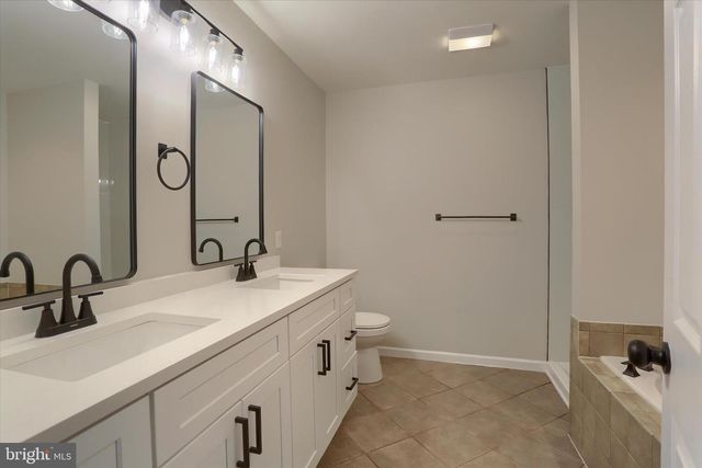 1199 CROSS CREEK DR, Mechanicsburg, PA 17050