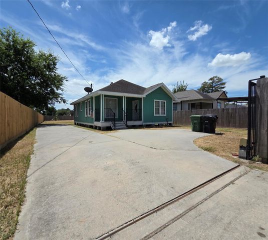 1036 Caperton Street, Houston, TX 77022