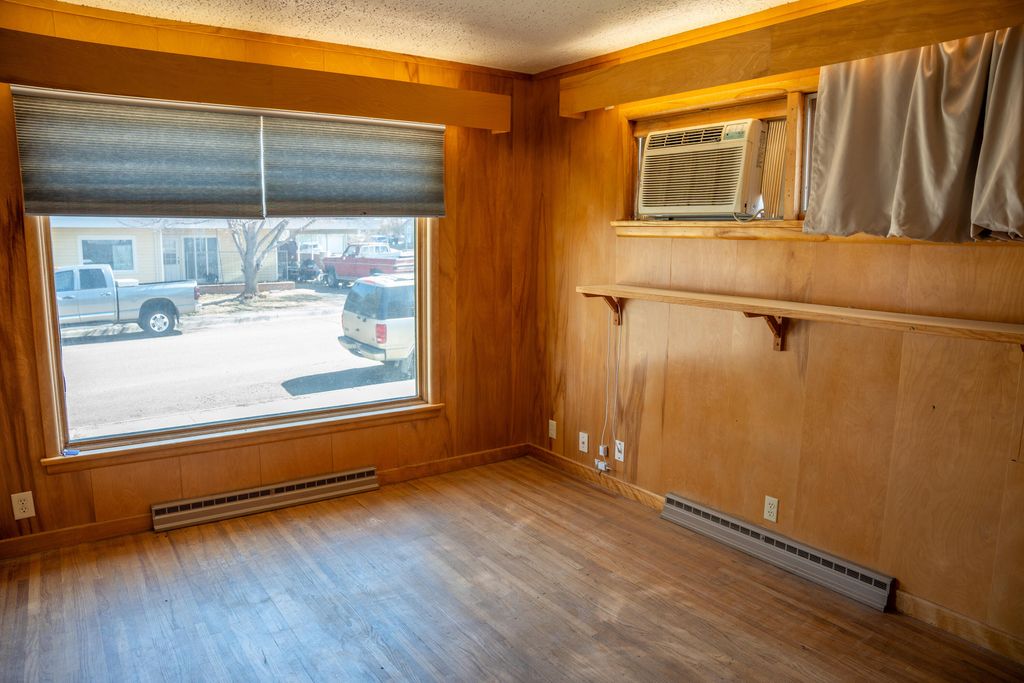 313 Ohio St ST, Chinook, MT 59523 photo 3