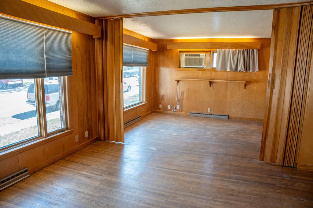 313 Ohio St ST, Chinook, MT 59523 photo 4