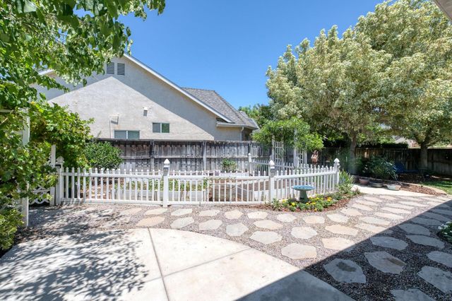 377 Moody Avenue, Clovis, CA 93619