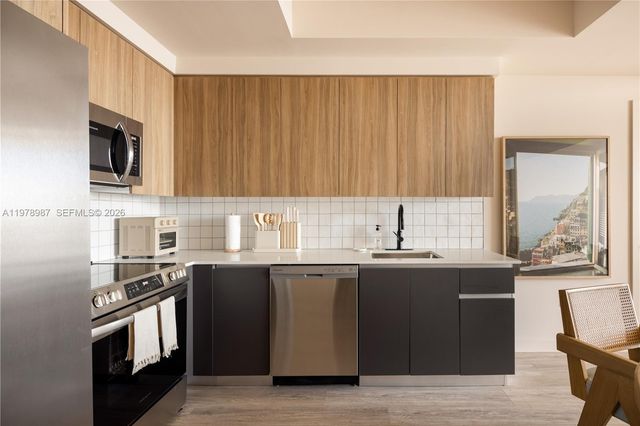 275 SW 6th St 2007, Miami, FL 33130