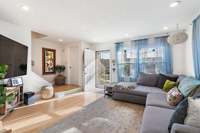 614 N Hough Street A, Barrington, IL 60010